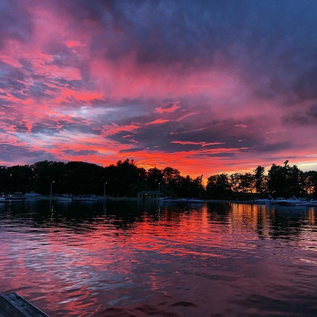 aczeb's tweet image. Sunset in the 1000 islands!  Solid fishing trip with the cousins and uncles!  #1000islands #sunset ift.tt/2tnif8d
