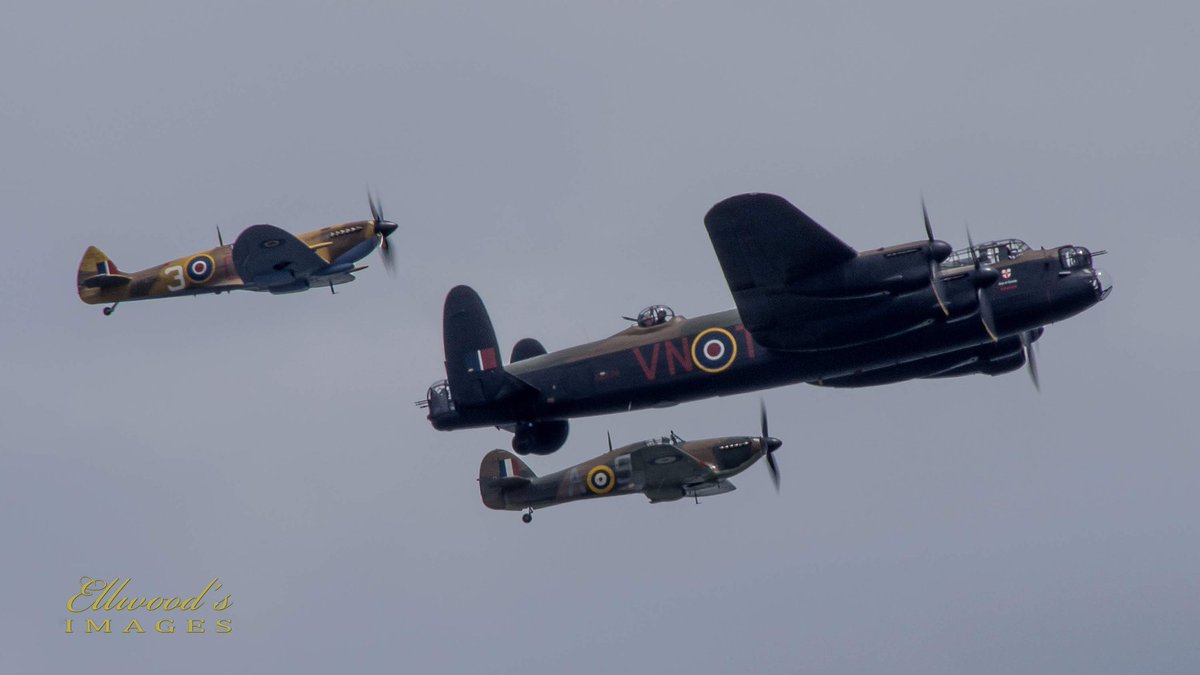EllwoodsImages's tweet photo. Reminiscing over last weeks @GYAirShow with a shot from the @RAFBBMF display. #Lancaster #Hurricane #Spitfire https://t.co/NbCWkFx6l2