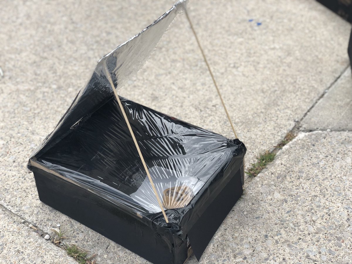 MissD_Teach's tweet image. Solar Ovens baking cookies as we wrap up our Heat in the Environment unit!#ycdsb21c #techcurr #makerspacechat