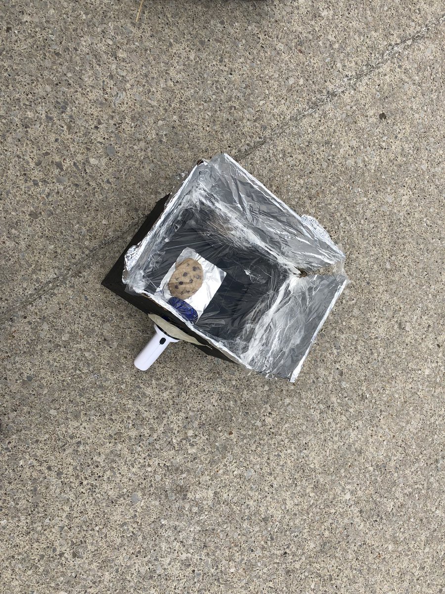 MissD_Teach's tweet image. Solar Ovens baking cookies as we wrap up our Heat in the Environment unit!#ycdsb21c #techcurr #makerspacechat