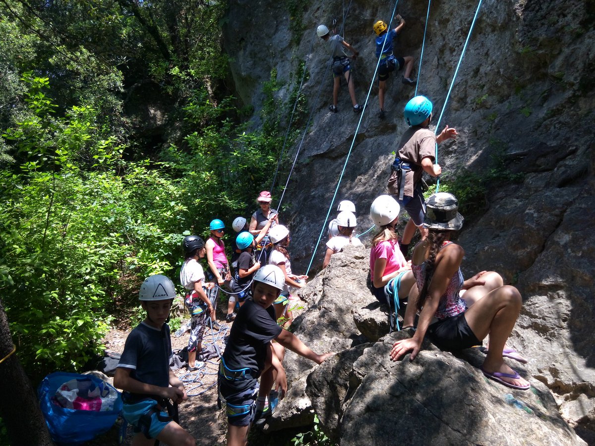 AlexisVadrot's tweet photo. Raid Nature du district de Brignoles à Correns. #unss83 #unss bravo aux élèves !!  Partager... Appartenir... De belles valeurs éducatives pour toutes et tous 👌👌👍👍 https://t.co/Qyyttt3DIp