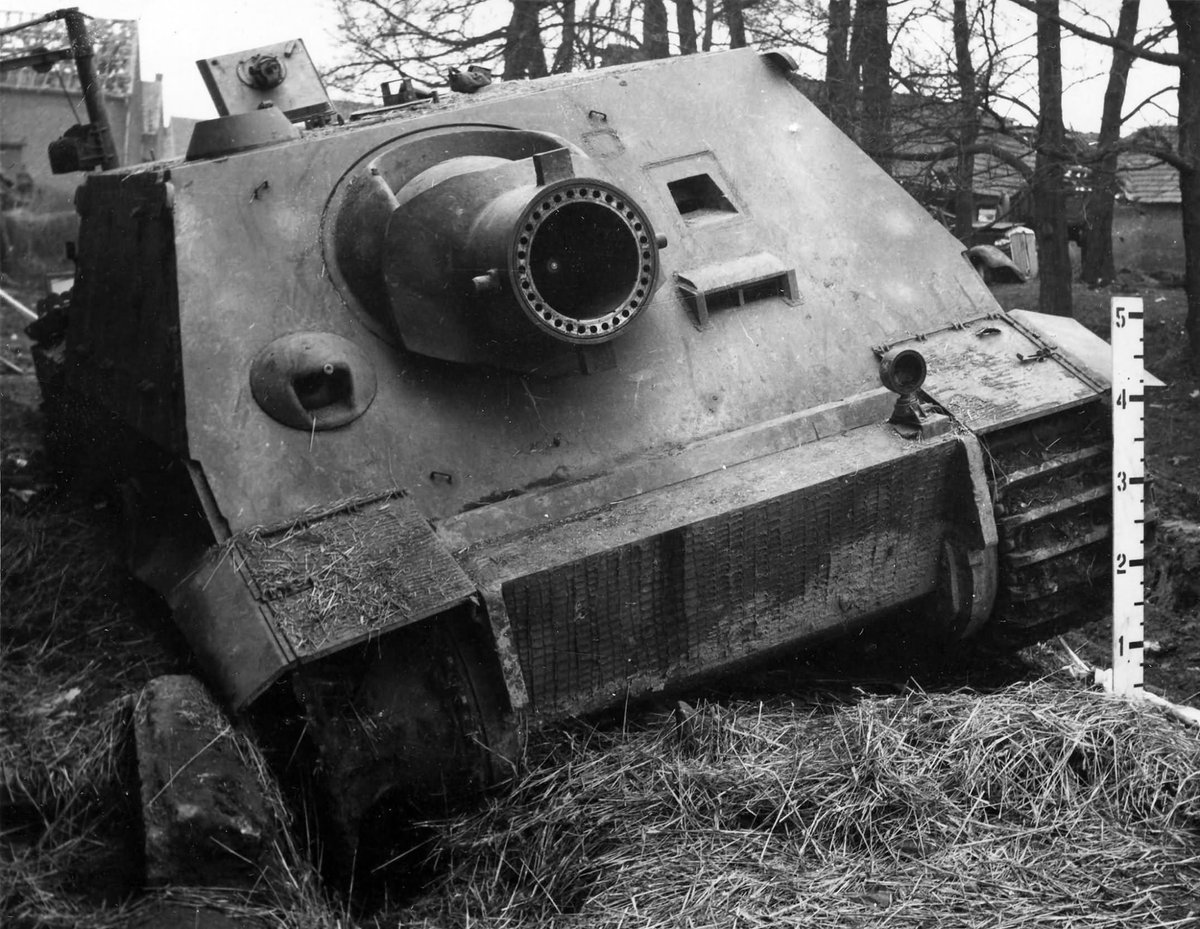 Flakfire's tweet photo. The Sturmtiger was designed to level entire buildings with a 380mm rocket launcher. That's a shell literally as big as a human. #BattlefieldV #WWII https://t.co/9yg4bCUDyM