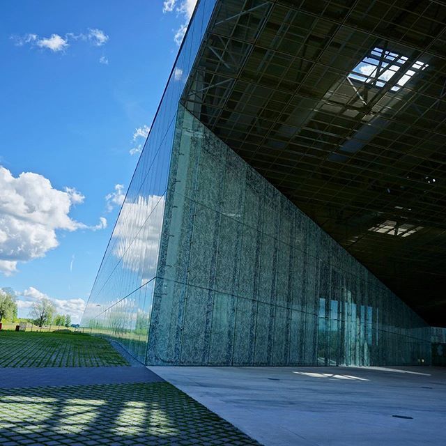 Estonian National Museum. International collaboration of architects. Iespaidīgs objekts🤗 #estonia #tartu #history #museum #newbuilding #modern #architecture #glassfacade #blue #sky ift.tt/2KffWuj