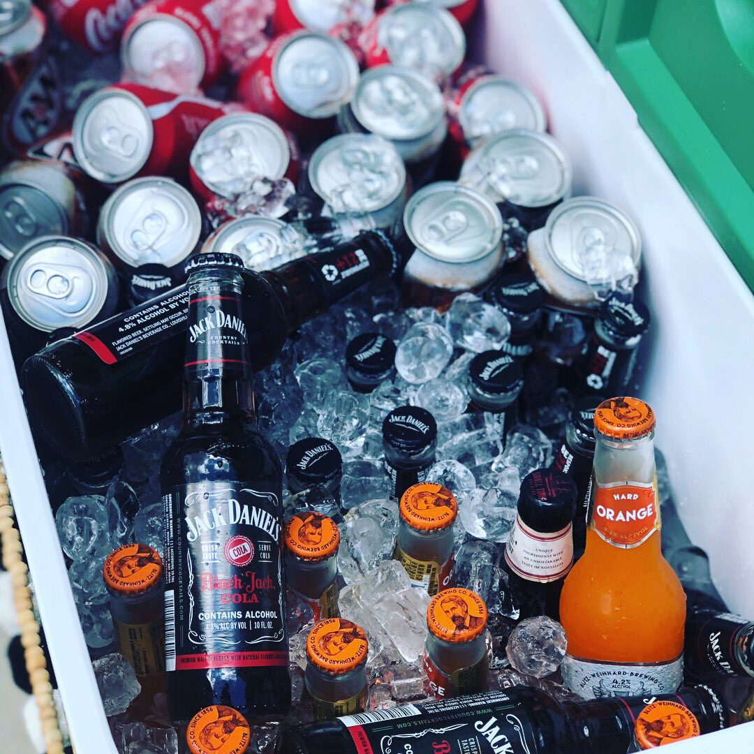 MainAndStone's tweet image. Join us now | for floats while you float at the pool! #MainAndStone #IceCreamFloats