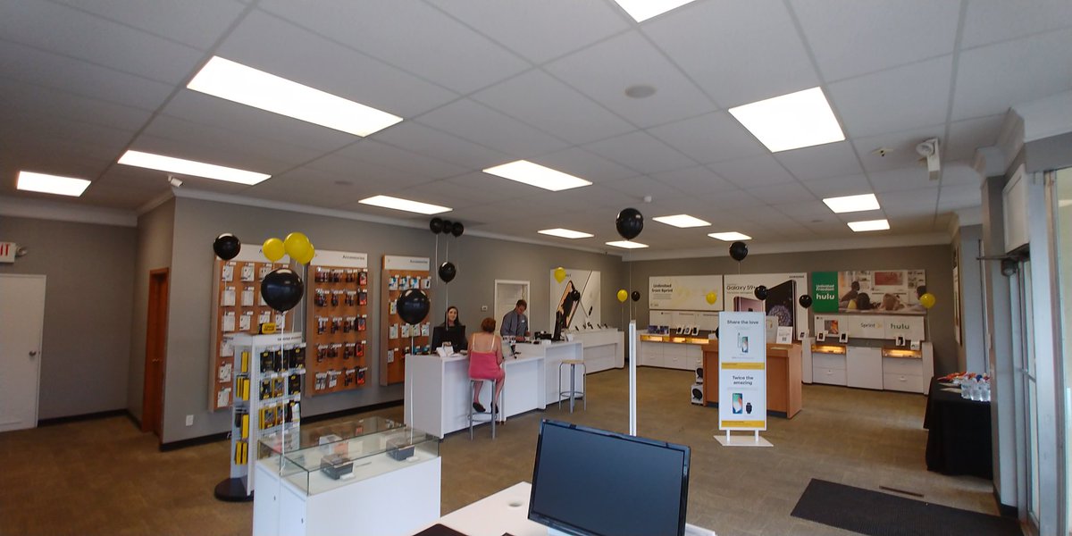 Join the Sprint Party at the Universal Wireless Standale location!!  @SprintGR8Lakes @wderrickwla