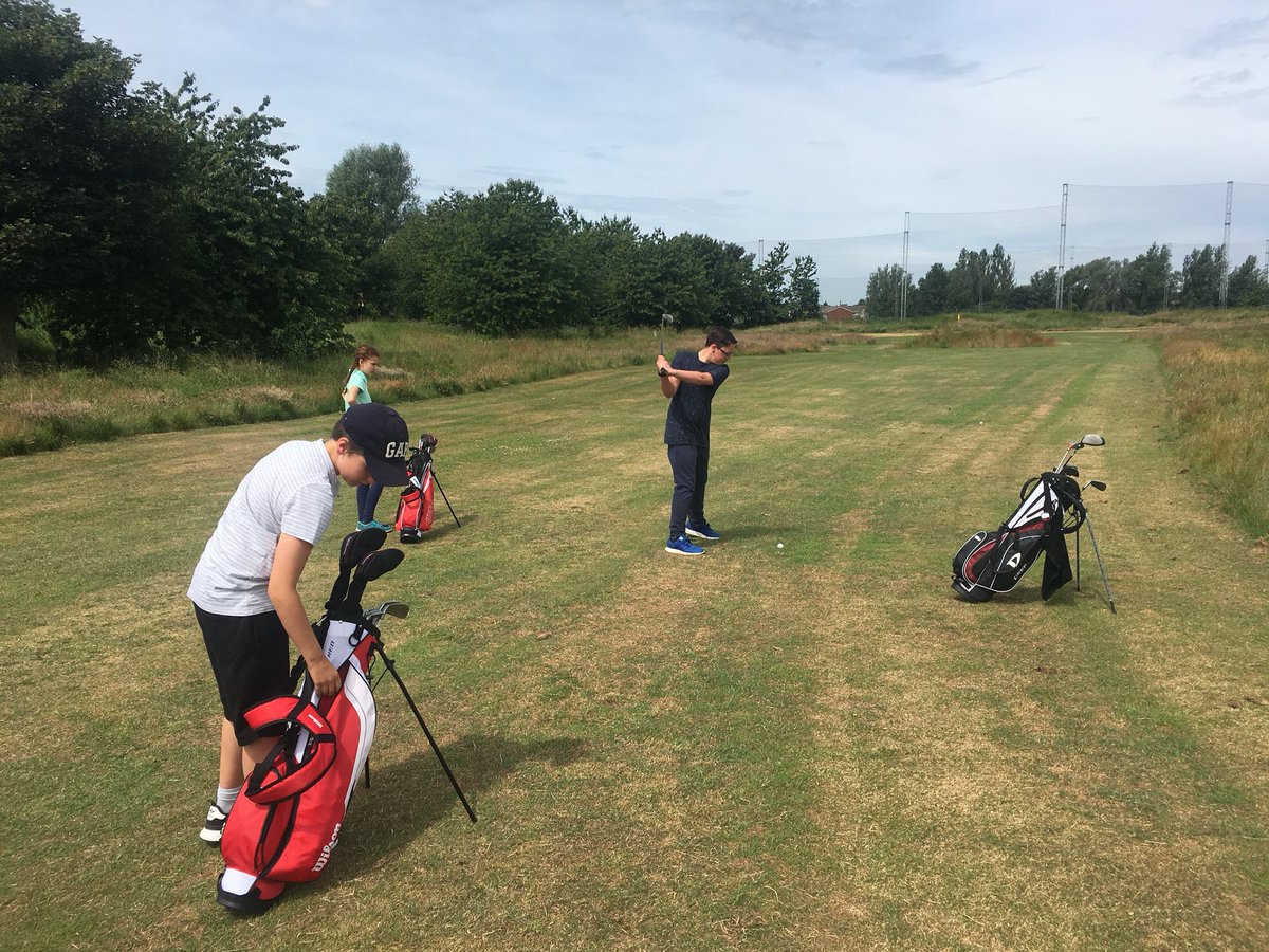 golf_grimsby's tweet photo. Another 20 juniors taking part in coaching sessions @golf_grimsby today!✌️

A great mix of both boys and girls! 🏌️‍♀️🏌🏽‍♂️

Let’s hope in the next few years all the golf clubs in the local area will be full of juniors playing once again! ⛳️🤞@GetIntoGolf @ag_grimsby https://t.co/6XEMZ76x9a