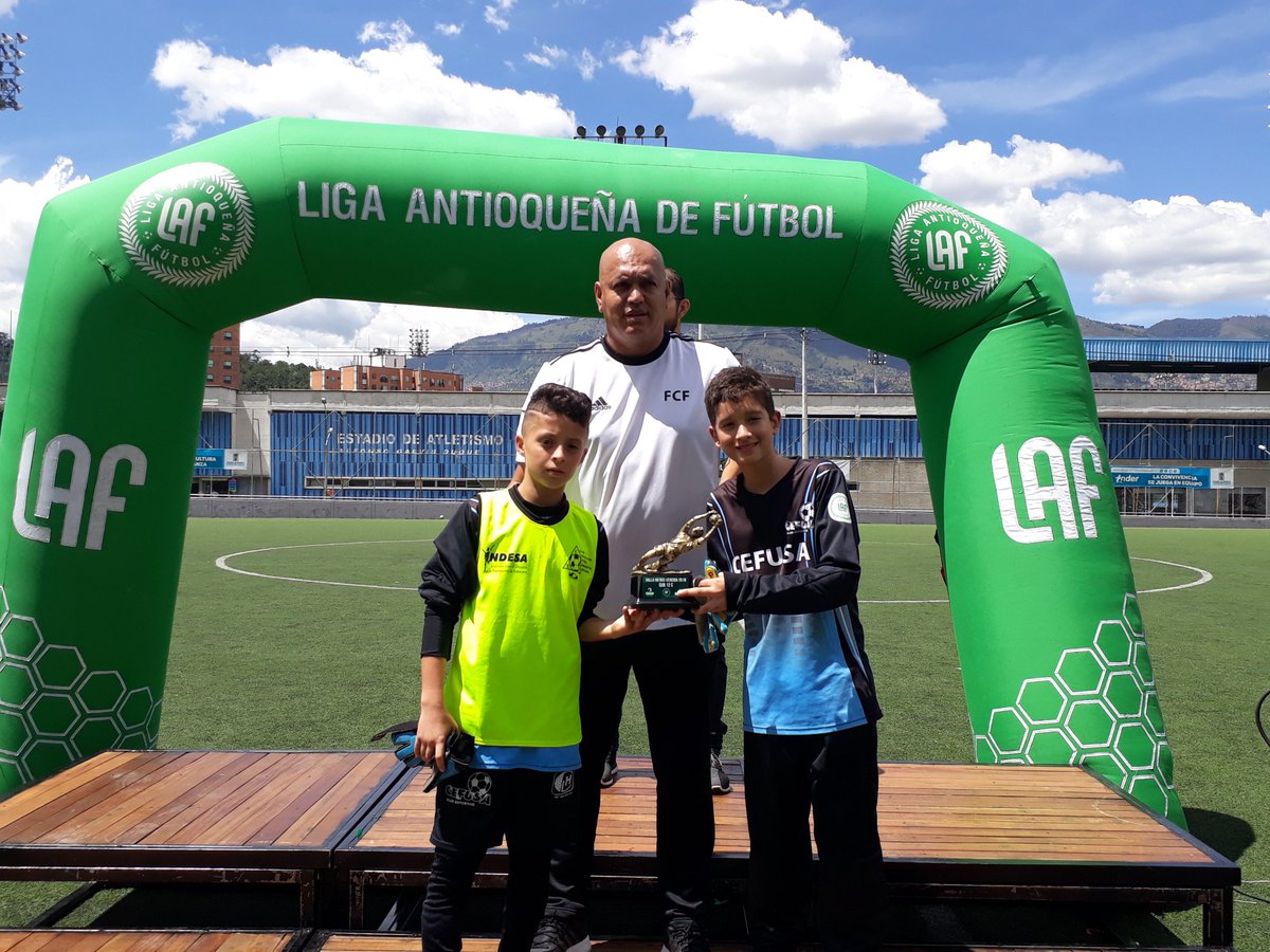 AntioquiaLAF's tweet photo. #FinalesLAF2018 🏆
-Kevin Pérez de @blemantfc es el Goleador
-Juan José Garces de #Cefusa es el dueño de la Valla Menos Vencida
Categoría #Sub12C https://t.co/rpNZWYz1B3