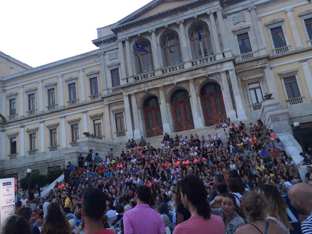 EP_Hellas's tweet photo. Ο Επικεφαλής του @EP_Hellas κ. Λεωνίδας Αντωνακόπουλος απονέμει τα μετάλλια στους νικητές/νικήτριες του Τριάθλου στη Σύρο #Trimore.
Το Γραφείο του Ευρωπαϊκού Κοινοβουλίου στην Ελλάδα υποστηρίζει τον αθλητισμό και τον πολιτισμό! https://t.co/iFoKBJVtLd