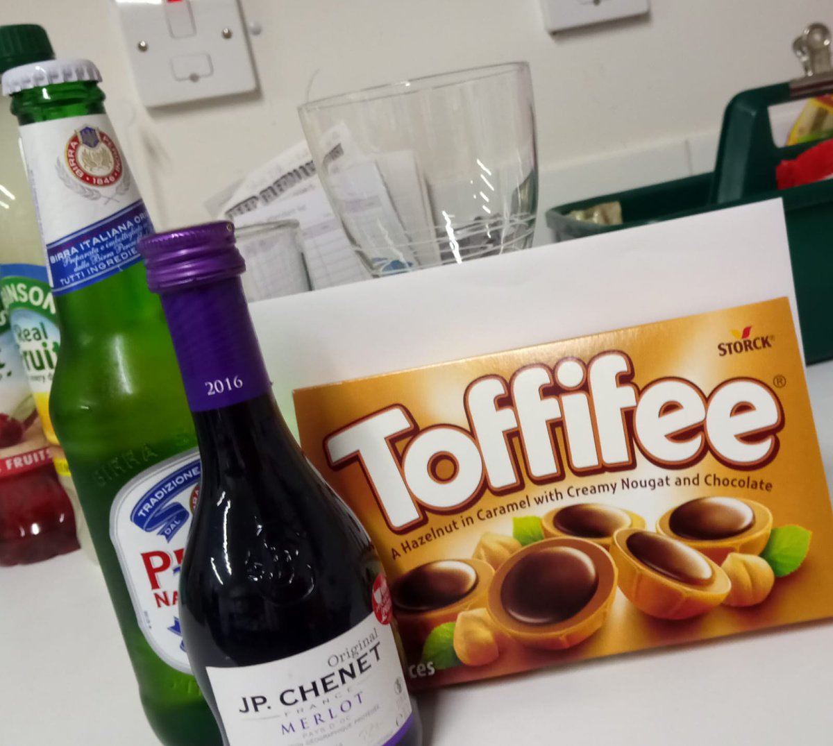 highcliffe_pi's tweet photo. Great #piwow opportunity for a guests birthday staying with us @highcliffe_pi guests were very pleased 🍾👌💓 @RakeshMistry87 @RikkiQuinlan @PIHantsHearts #premierinn #madeinhampshire https://t.co/RpqZpJCGEF
