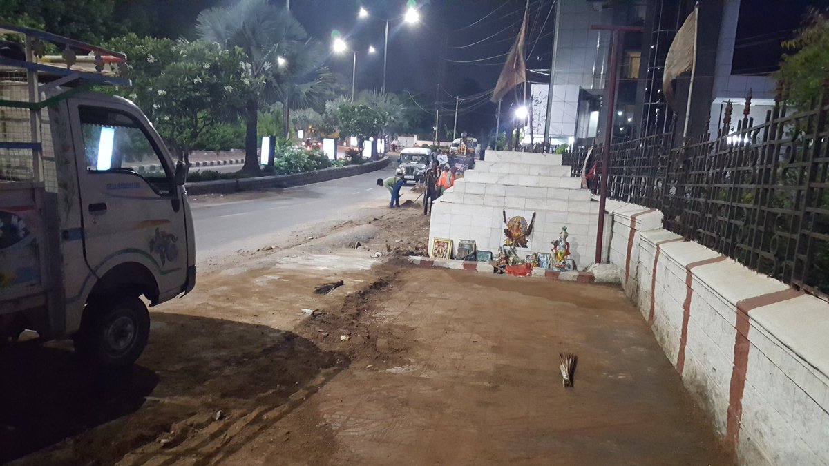 Hmwssb@online Sir, CC Road cleaning at Mylan on 900mm diameter water supply trunk main in Road number 12 Banjarahills-cgm2