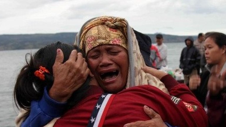 客船沈没で190人以上が行方不明に　インドネシアのトバ湖（BBC）2018年6月21日

行方不明者数は当初130人とされていたが、沈没した客船の定員の約3倍の190人以上に修正された。
bbc.com/japanese/44557…