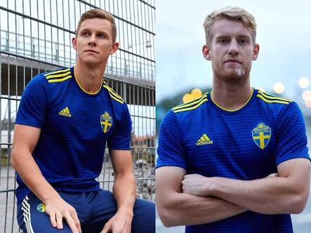 Yoito てかスウェーデンのアウェイユニホームかっこいいな ドイツ X スウェーデン 0 1 ワールドカップ W杯