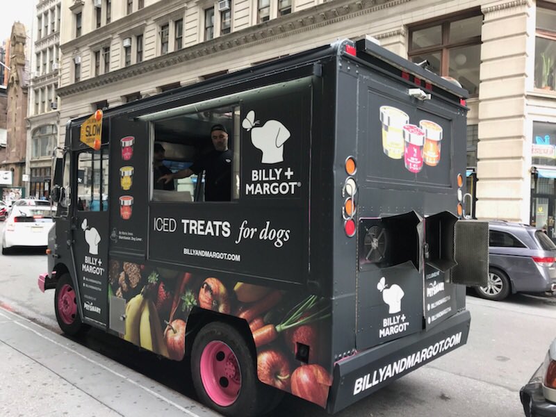 Check out the Iced Treat Dog Truck outside the #petsmart store at the Flatiron building in #manhattan 
.
.
.
#billyandmargot #billyandmargotna #newyork #foodtrucks #foodtruck #newyorkevents #dogs #dog #dogtreat #dogtreats #dogsoftwitter