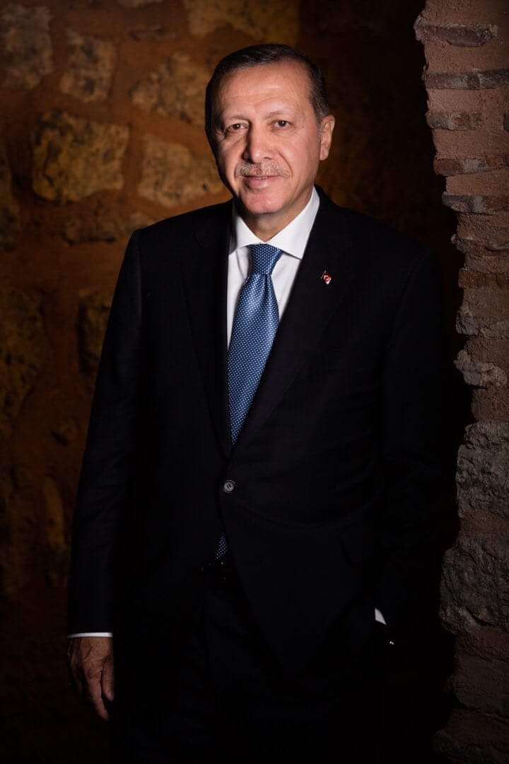 Seçim; belirli periyotlarda yapılan ve Reisin kazandığı sosyal bir aktivitedir.
Reis bu aktivitelerde muhalefete, yerel seçim mağlubiyeti, genel seçim mağlubiyeti,referandum mağlubiyeti gibi seçenekler sunar.
İsteğe bağlı olarak 50 kuruş farkla yanında soğan halkası da alınabilir