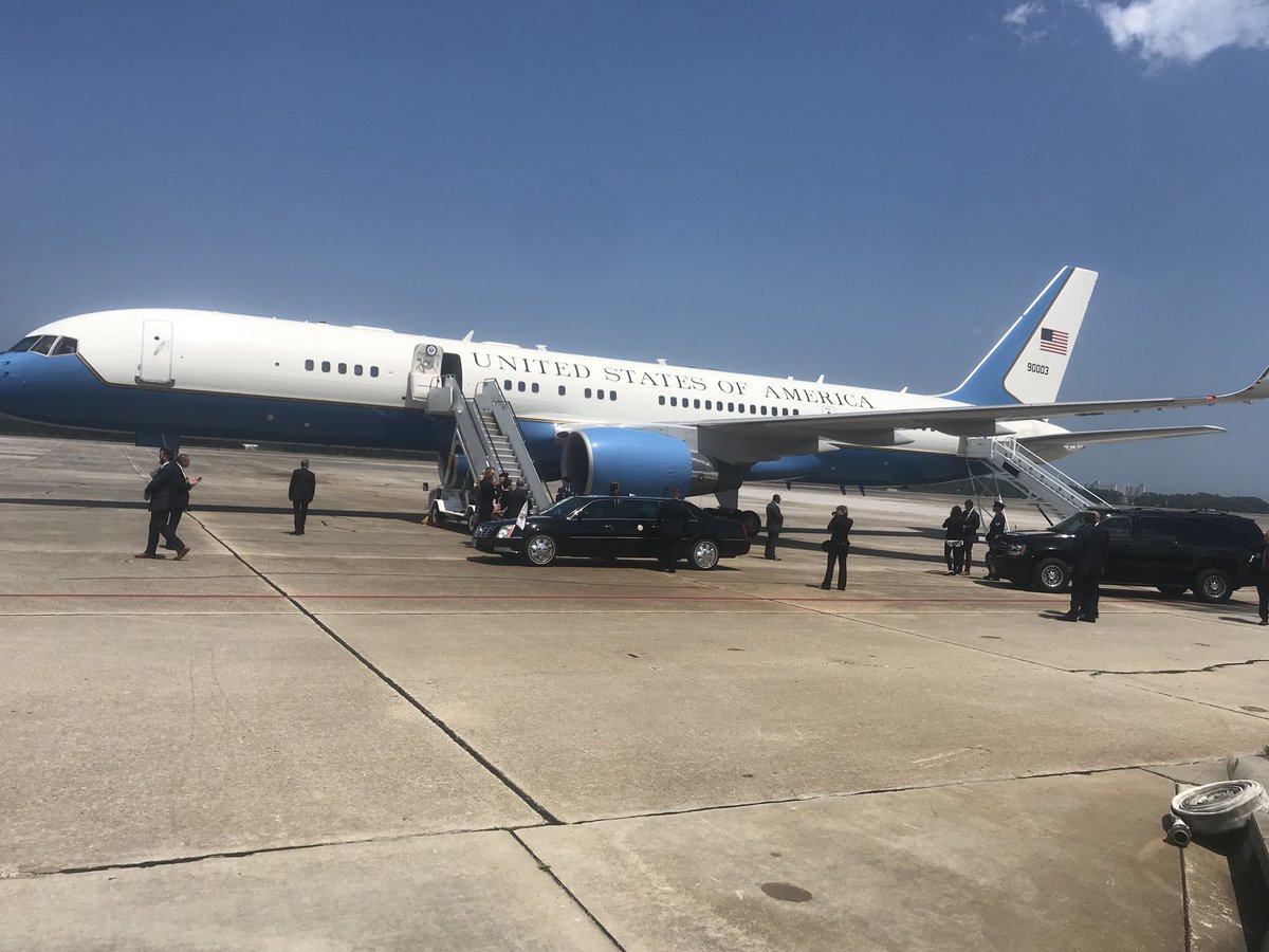 Maggie Lorenz On Twitter Air Force 2 With Vp Inside Has