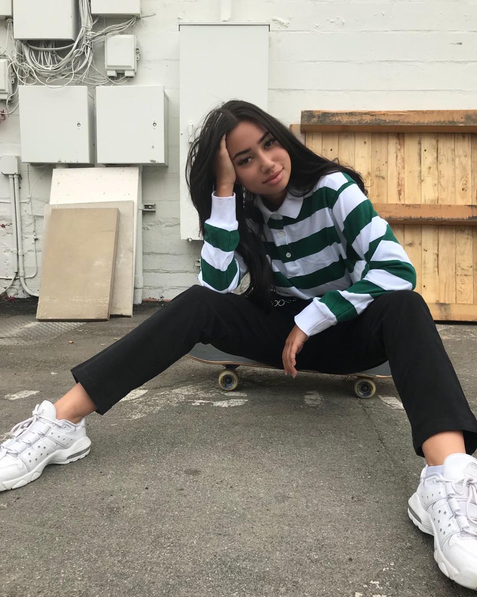 deletingthishit's tweet photo. sk8r https://t.co/G7hKjGMUjI