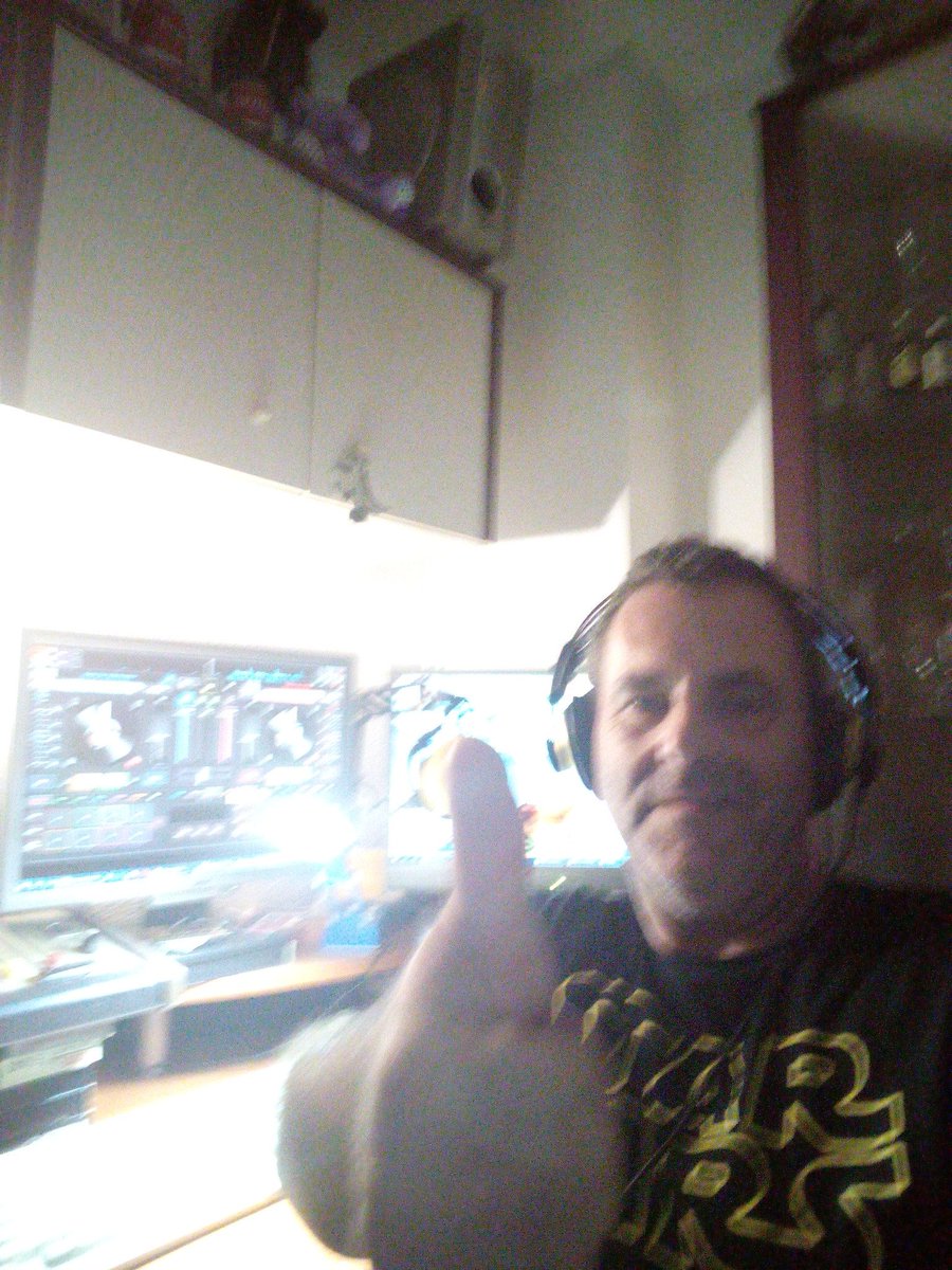 radio_castrofm's tweet photo. Mientras el Pc2 y el Zara hacen la desconexion de las 21:00 https://t.co/k8WSPoMZHl