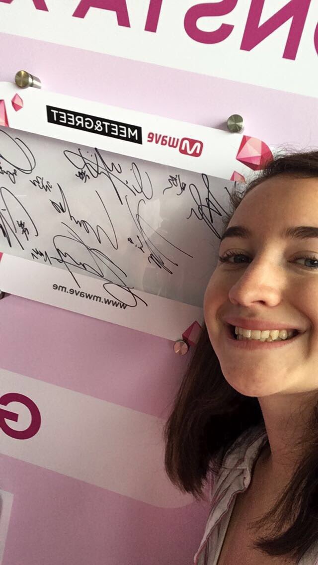 myluvjaemin's tweet photo. #kcon18ny #cometomwavebooth
ignore my face but monsta xπππππππ https://t.co/tYjeQsBBRJ