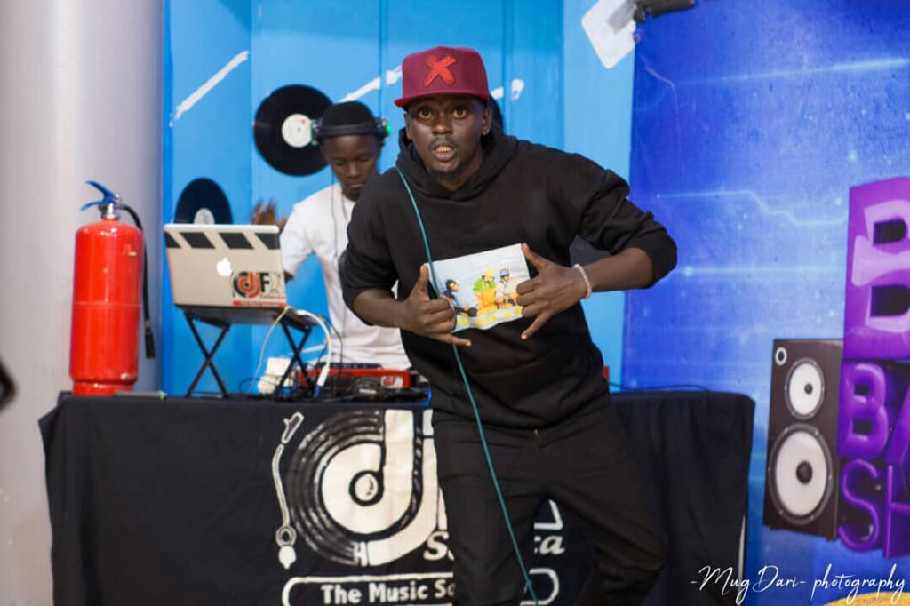 TheBigBangShoww's tweet photo. @AllanToniks dropped a brand new one #Esonga on the show today big tune💥
S\o to Darlington on 📸 https://t.co/6BHefxZW0b