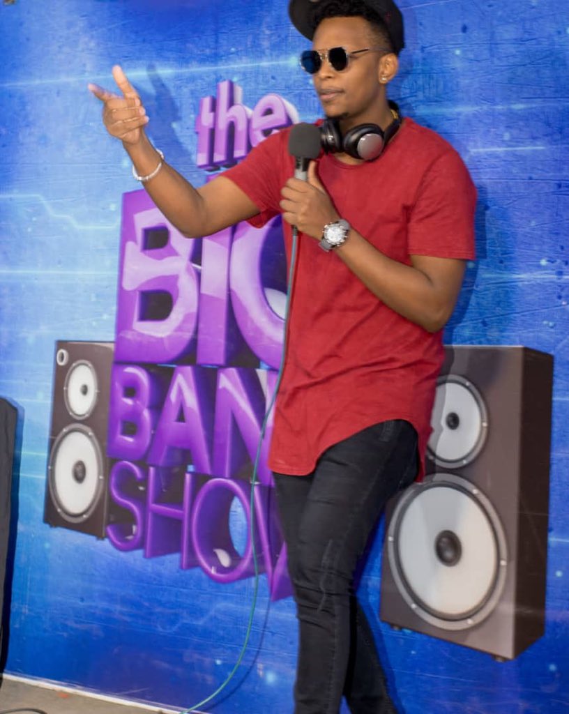 TheBigBangShoww's tweet photo. @AllanToniks dropped a brand new one #Esonga on the show today big tune💥
S\o to Darlington on 📸 https://t.co/6BHefxZW0b