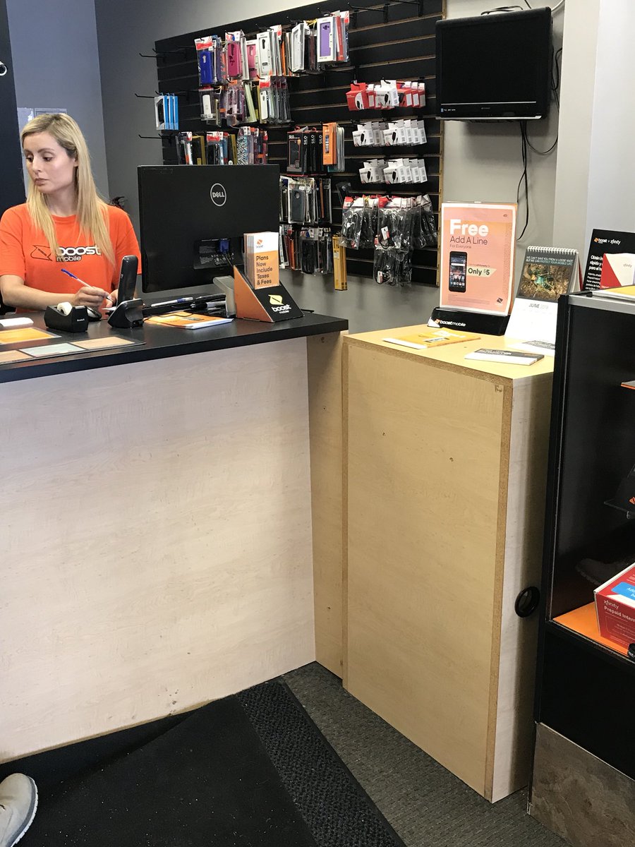 elterevanspg's tweet image. Love Seeing Every Rep With A Customer &amp;amp; Closing Sales...Now Let Me Sneak The Dynasty Flyer Up For Display 😉 #HTWN #BoostNation8M @boostmobile @Dk1team1dream @JayMiglionico @JustinCapers @johnfisbeck