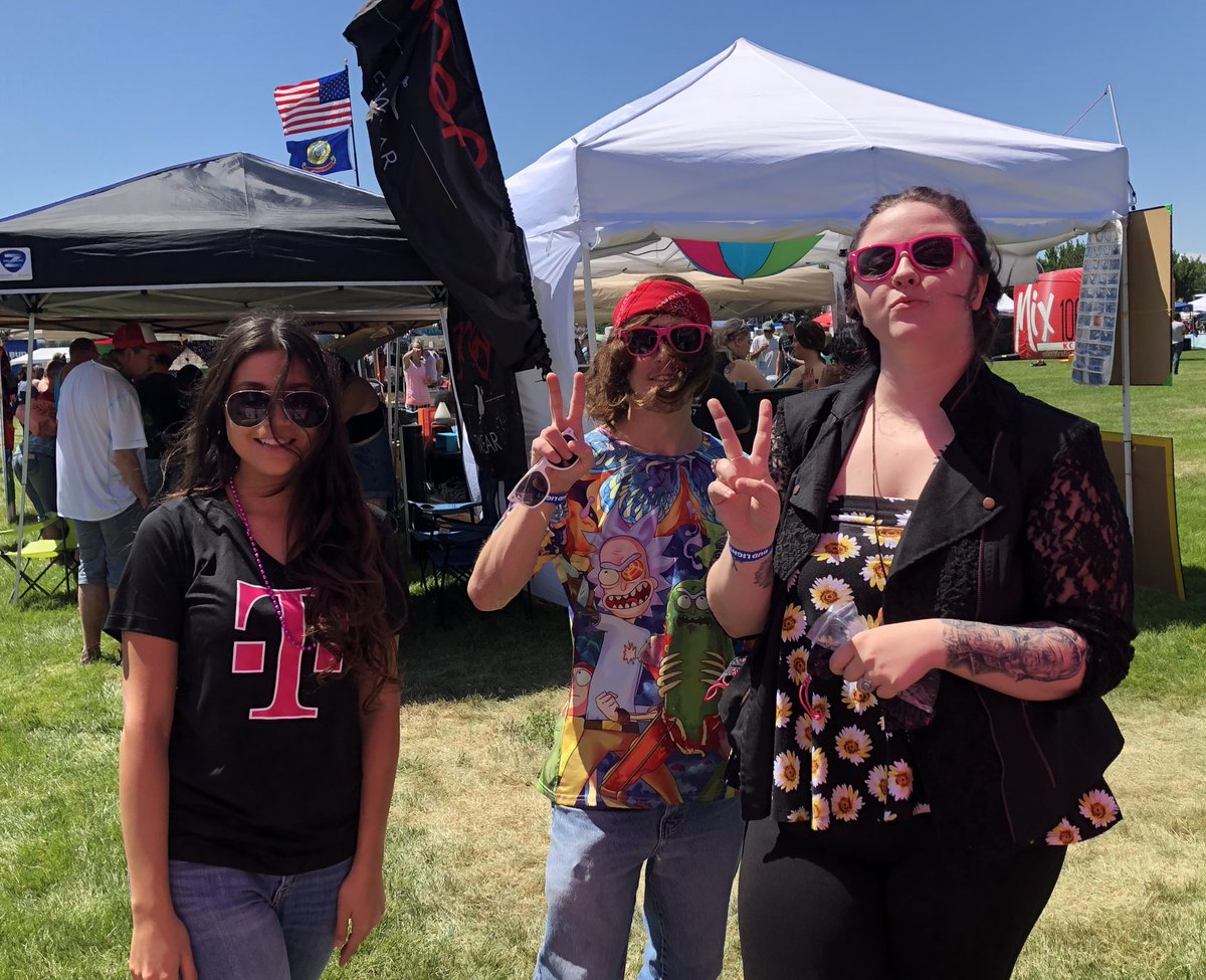 edubsandra's tweet photo. Windy as you can see, but having a great time! #BMFgoesMAGENTA https://t.co/nPvluce5c3