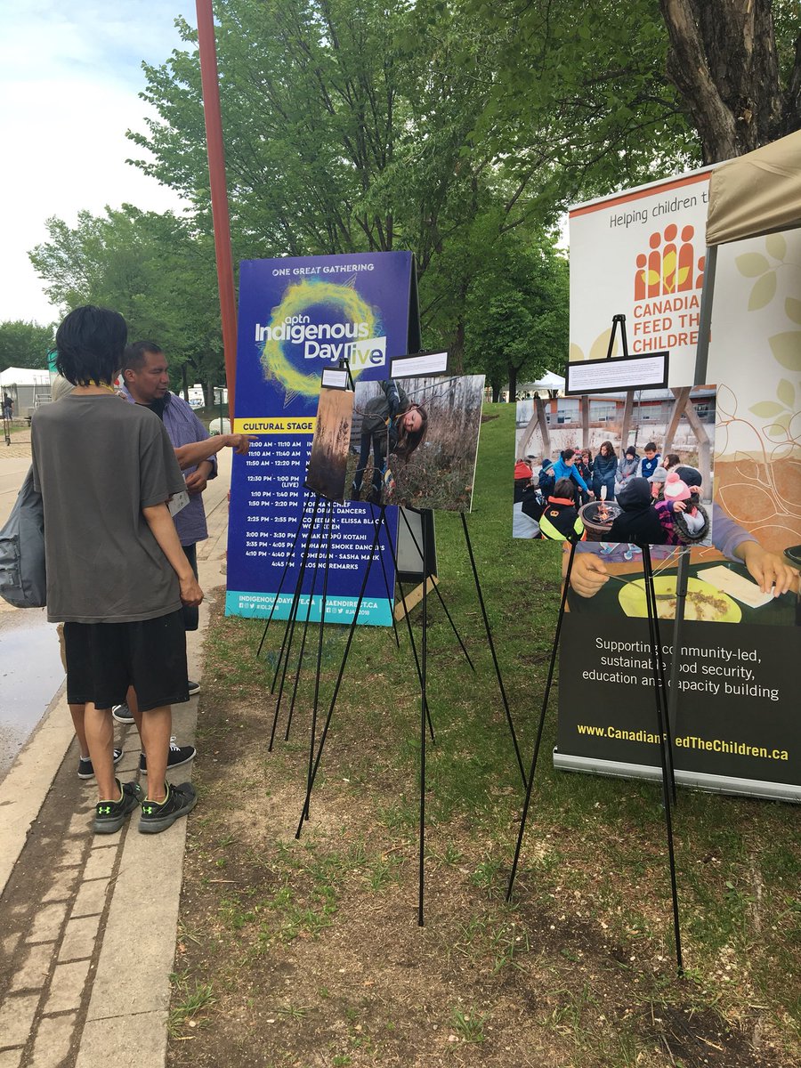 kinvia_ca's tweet photo. Garden Hill First Nation's Zack Flett, community outreach coordinator, explaining photos from the #transformations2018 exhibit. @ocictweets @APTN https://t.co/1hLJvbLXOU