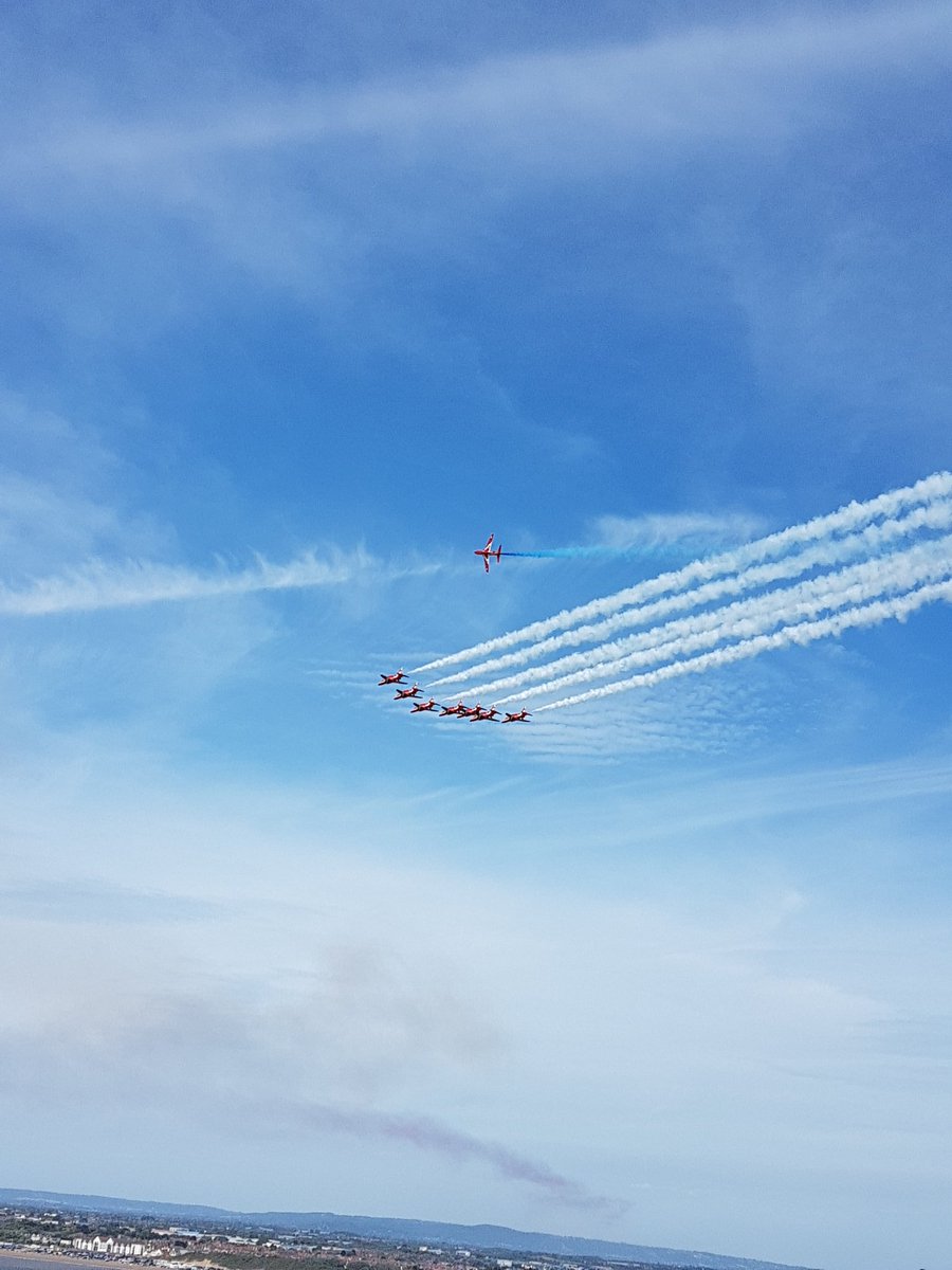 Red, White and Blue skies #Smokeongo #WestonAirFest @rafredarrows