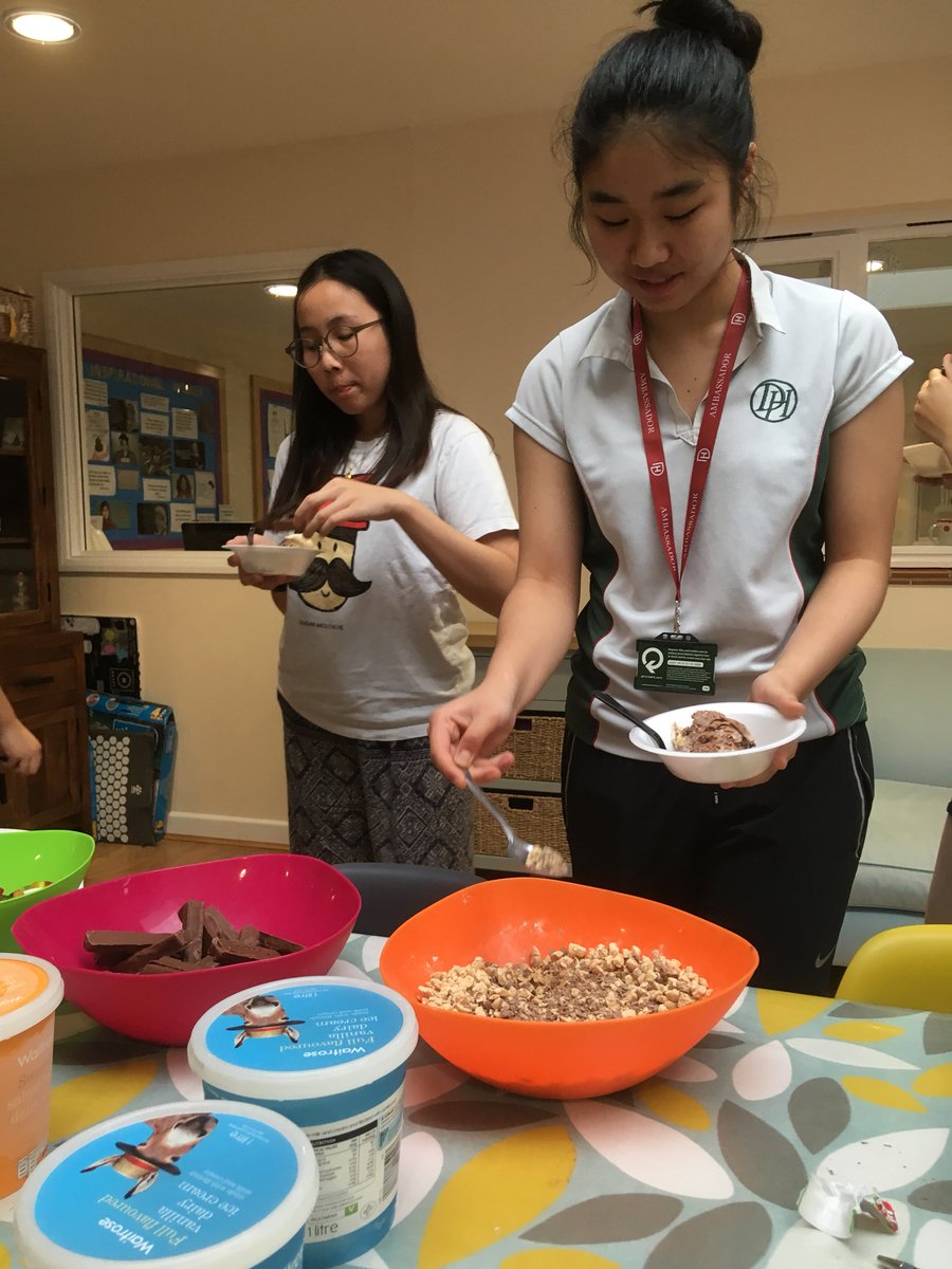 DHSixthForm's tweet photo. LVI enjoying ice cream bar at the weekend! ๐ฆ#iloveboarding #DHYork #helloheatwave https://t.co/7EquomTEse
