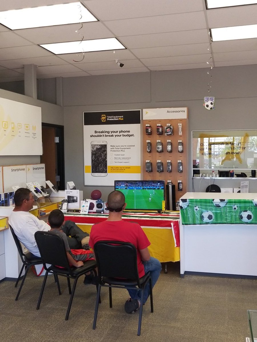 GOOOAAAALLLL!!! Don't miss a second of the #WorldCup2018 Visit us <a href="/SprintNLV/">Experts Choice N Las Vegas</a>  and enjoy our courtesy viewing lounge 🥤🍿while we set up your new device! #LasVegas <a href="/B10v3/">Brandon Love</a> <a href="/DannyIsho/">Danny Isho</a>