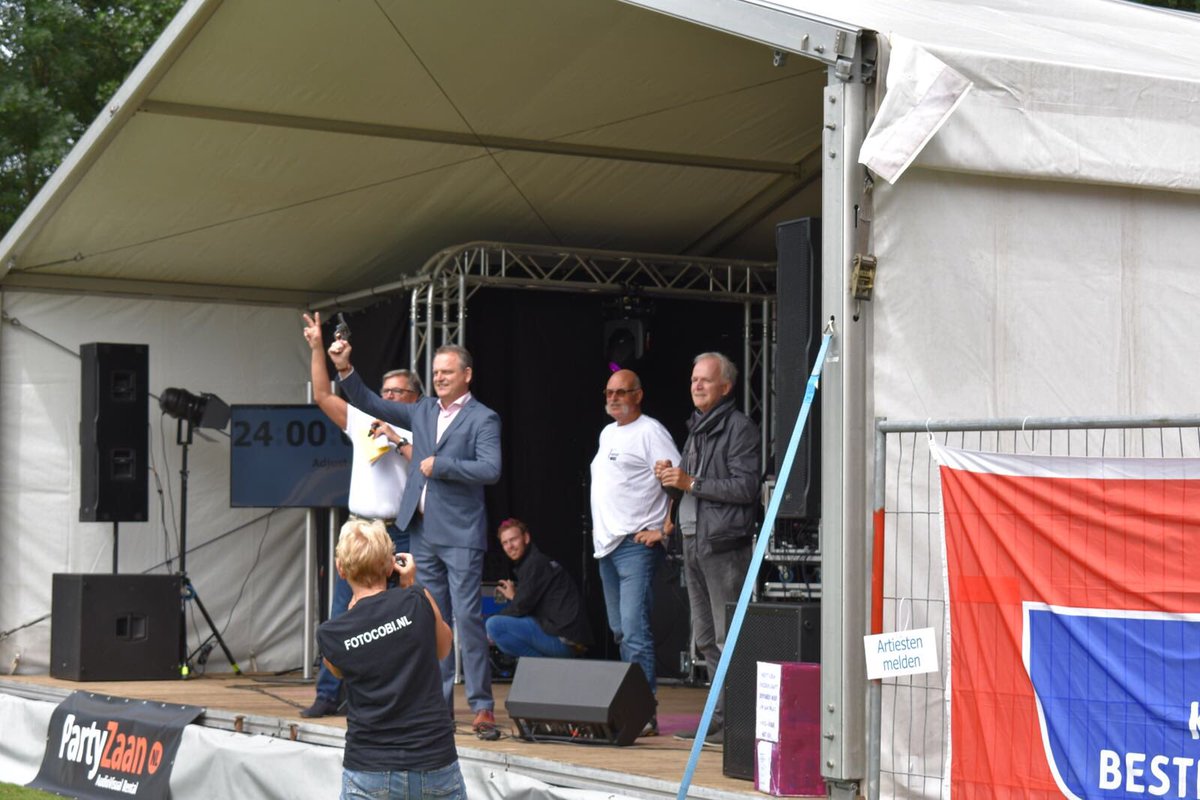 SlegersGerard's tweet photo. Vandaag startsein mogen geven voor een bijzonder evenement  Samenloop voor Hoop Zaanstad. Ik wens de lopers veel succes! @SamenloopZaan #indrukwekkend https://t.co/brUTbXPn4q