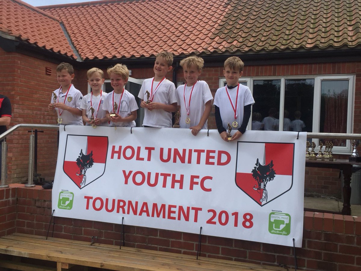 DarrenLeeGill1's tweet image. Great day for these lads at a brilliantly organised @holtutdyouthfc footy tournament today. Thanks  @DarrenHolly3J  for volunteering to help. #loadsoffun #firsttournament #memories