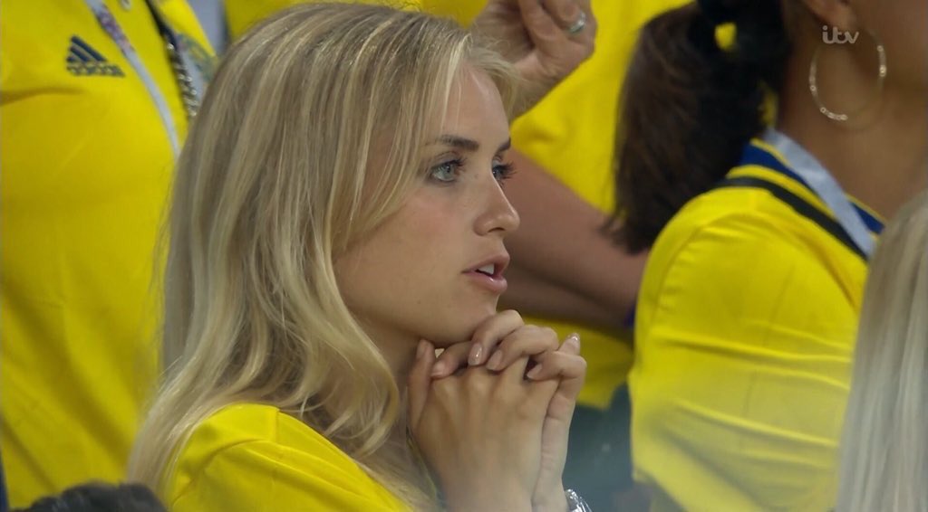EPLBible's tweet photo. The cameraman deserves a Ballon d'Or for this... 🇸🇪 https://t.co/CX27hYIbFu