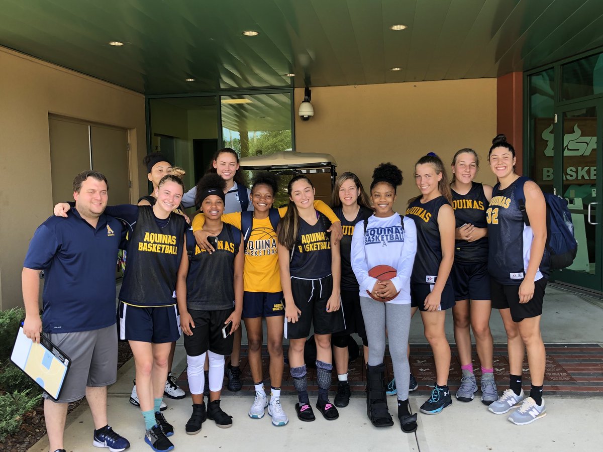 CoachBerens's tweet photo. Playing with only 3 girls with varsity experience, this group has grinded out big time wins over Thunder 2020 and East Coast United to start the day! Huge games by @BELLALACHANCE0 @geleenicole13 and @haliemurphyyy! And Maya Williams and Tynika Irvin bringing that pressure on d! https://t.co/Fi8jqabThl