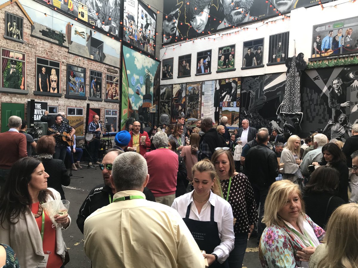 MoloneyKellyDMC's tweet photo. Street Party @darkhorseni - the perfect end to a wonderful few days at the #HostsGlobalForum @HostsGlobal https://t.co/GJthOqLoXd