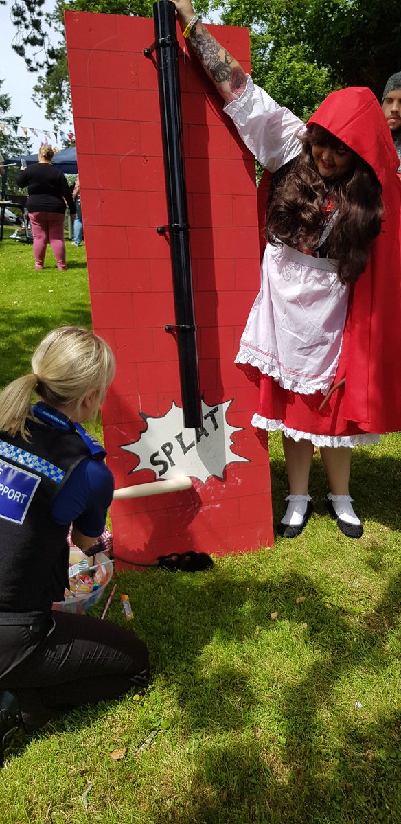 southsidecops's tweet photo. Thank you @VoyageCare we had a an amazing time at Poachers Cottage fete today. I even won on the raffle. #Cuddlytoy #SplatARat https://t.co/420YpuHMFV