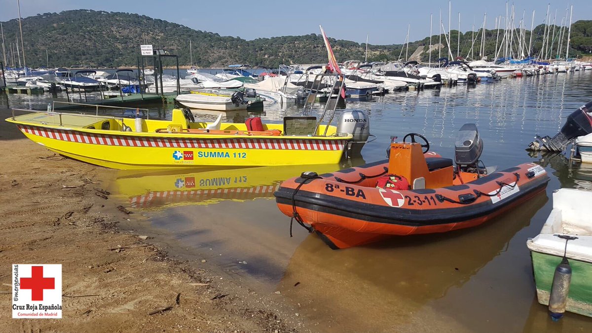 emergenciasCREM's tweet photo. Dentro del operativo puesto en marcha por la #ASEM112 en el #PantanoDeSanJuan, hoy nuestros socorristas, y los compañeros de dispositivo del #SUMMA112, han rescatado a una persona con posible fractura de miembro inferior tras lanzarse al agua desde cuatro metros de altura. https://t.co/wbK20g65Li