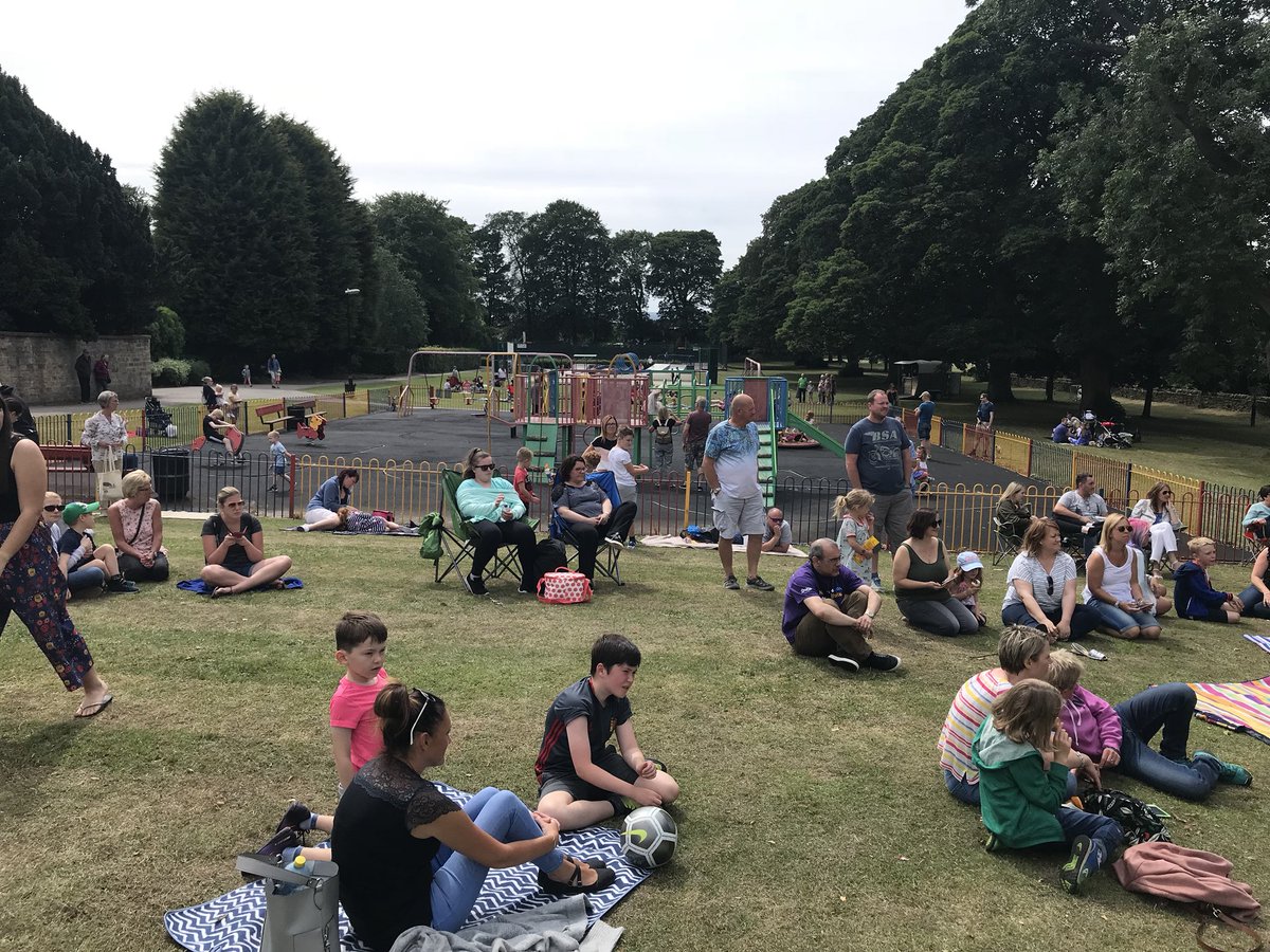 ParttimeGoth's tweet image. Jo Cox MP Get Together today in Rawdon Micklefield Park, Leeds! Great fun, great weather and great picnics for a worthy cause #MoreInCommon