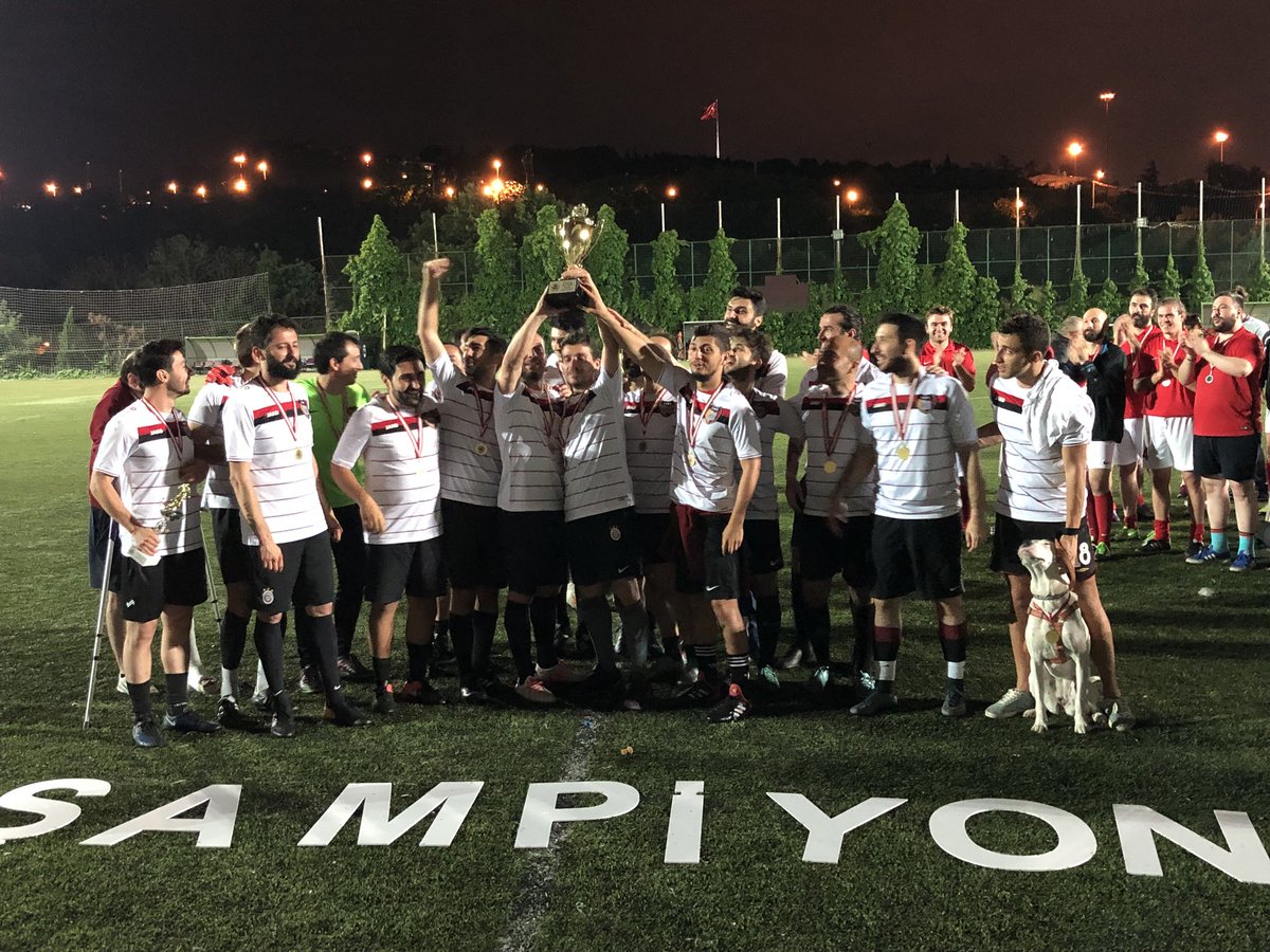 Şampiyon <a href="/BuyukAvlu/">Büyük Avlu</a> kupasıyla!