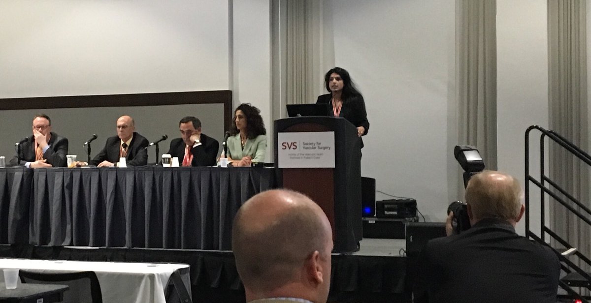doctormaxw's tweet image. Dr Dua presents her work from @MCWSurgery on unplanned 30-day readmissions following EVAR #VAM18 @StanfordSurgery