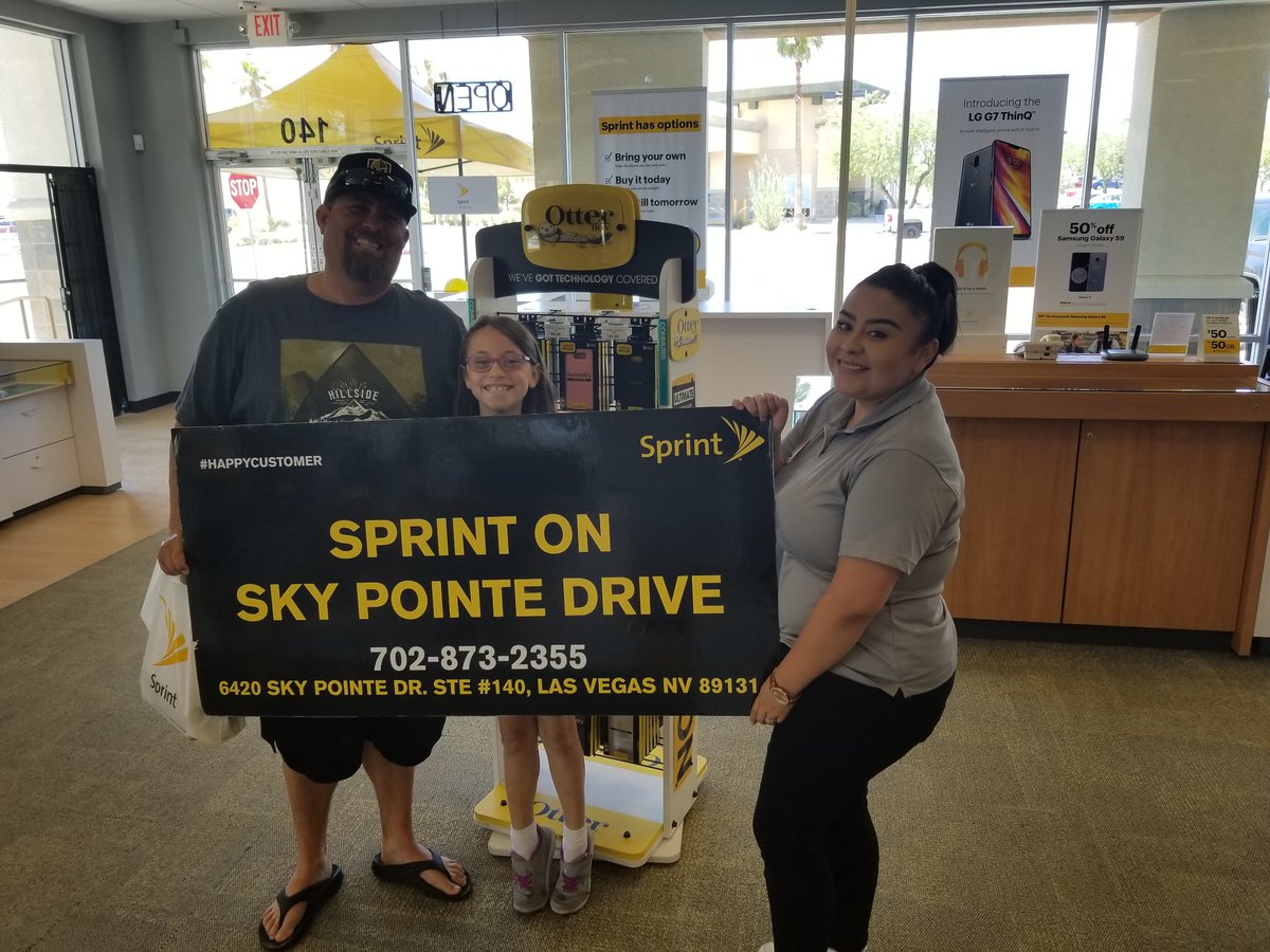 Another happy customer <a href="/skypointedr/">Sprint</a> during our #SprintSaturday! If you're heading down ask for Alondra and get the best service and the best deals on unlimited! <a href="/RamiMattiXP/">RM</a> #LasVegas