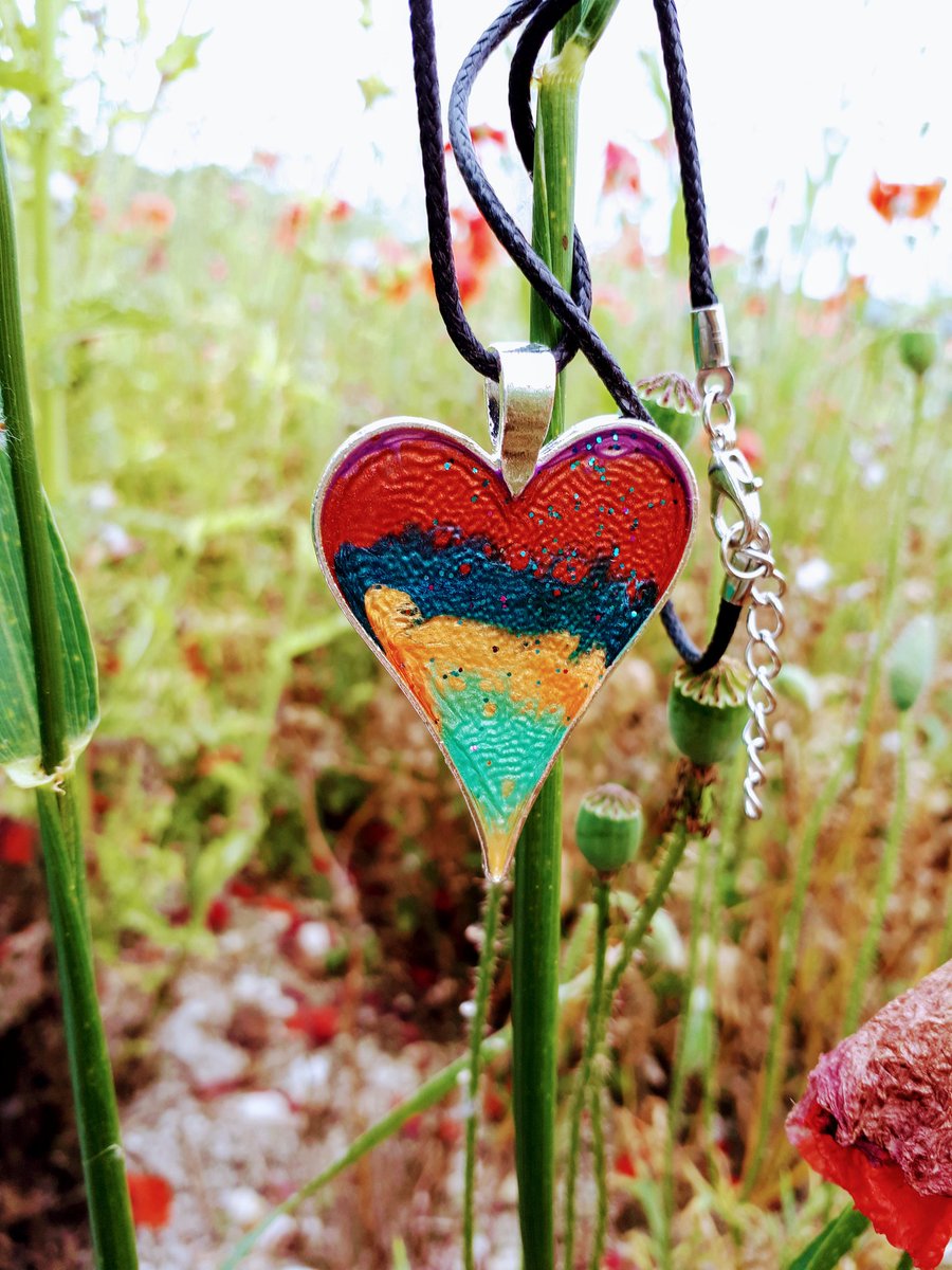 trishaewood's tweet image. Amazing show so far. Today I sold 8 (😊)  of my lovely energy hearts plus mugs and cards. Loved meeting &amp;amp; chat with todays visitors. Roll on tomorrow at @MidSummerTithe 10am-4pm. Tis going to be good. #midsummertithe #art #lenham #kent