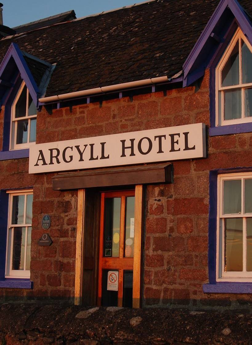 IonaVillageHall's tweet photo. Over the winter the @argyllhoteliona opens its bar on a wednesday night for us to enjoy a rare winter night out. They also held a quiz night & raised a brillant amount for the hall #junerosity #belongtoiona #pubquiz #ionavillagehall #quiznight #weloveiona https://t.co/N5AwjjCh4Z