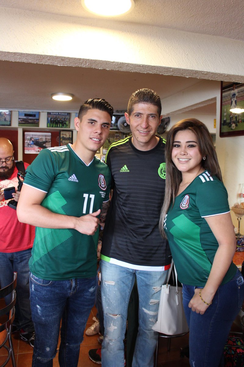 Muy contento de recibir la visita de mis amigos <a href="/rebollo1993/">miguel rebollo</a> y Araceli <a href="/GOMITA_OFICIAL/">GOMITA</a> en mi restaurante Los <a href="/CompachesPiko/">CompachesDePikolin</a> ¡Gracias por su visita! #VamosMéxico