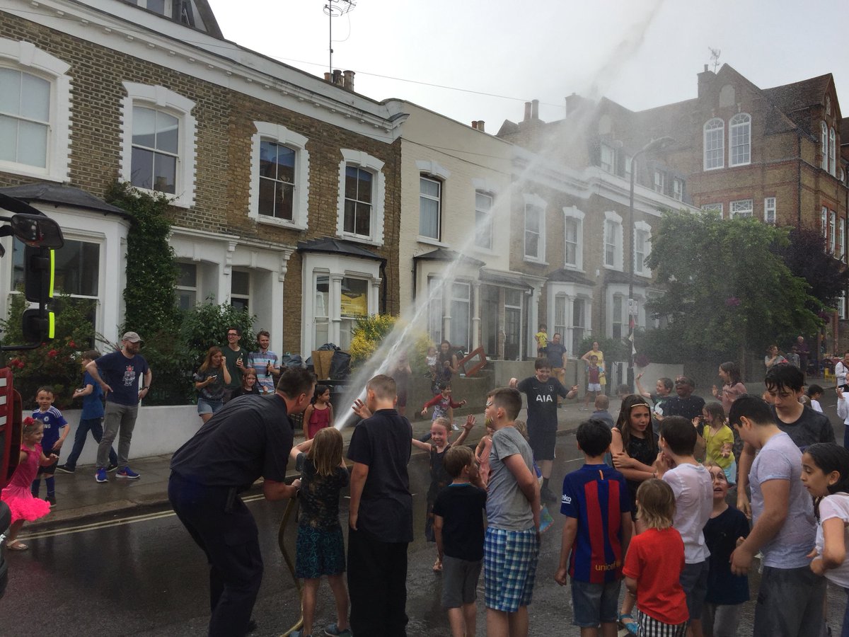 What an amazing #StreetParty TY @anyasizer for organising and our lovely #StokeNewington community including @PhilipGlanville  @lfbhackney for coming along to support us. Proceeds to @hopenothate #MoreInCommon & @stmaryn16 #HomelessnessInHackney stmaryscentren16.org/community-slee…