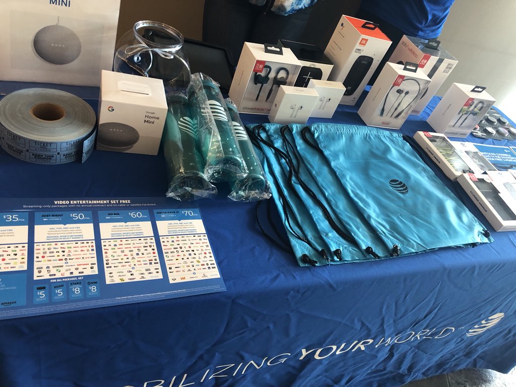 falls_fantastic's tweet image. Great table day at LAfitness #WorldDomimation #OneFLA @efrenfavela @JamesLeslie01 @falls_fantastic