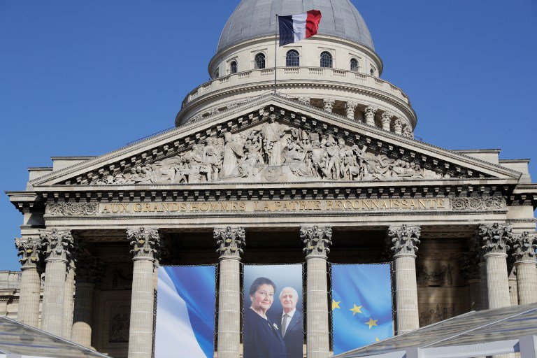 secretshistoire's tweet photo. 🇫🇷 Simone Veil, victime de la plus grande barbarie avant de devenir artisane de l'histoire, entre aujourd'hui au Panthéon ! Aux grandes femmes la patrie reconnaissante. 🇫🇷 #secretsdhistoire #SimoneVeil #Pantheon https://t.co/hfQ3N7xhAA