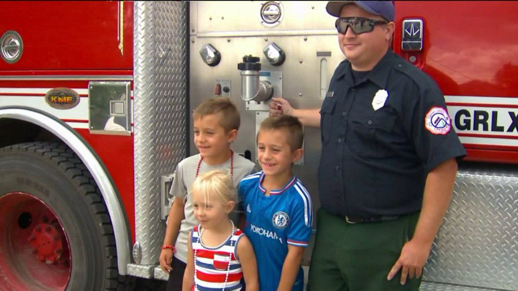 KDVR's tweet photo. Grand Lake community gives thanks as wildfire is completely contained https://t.co/SpP3b3zEPM https://t.co/1Z3ssU0eJp