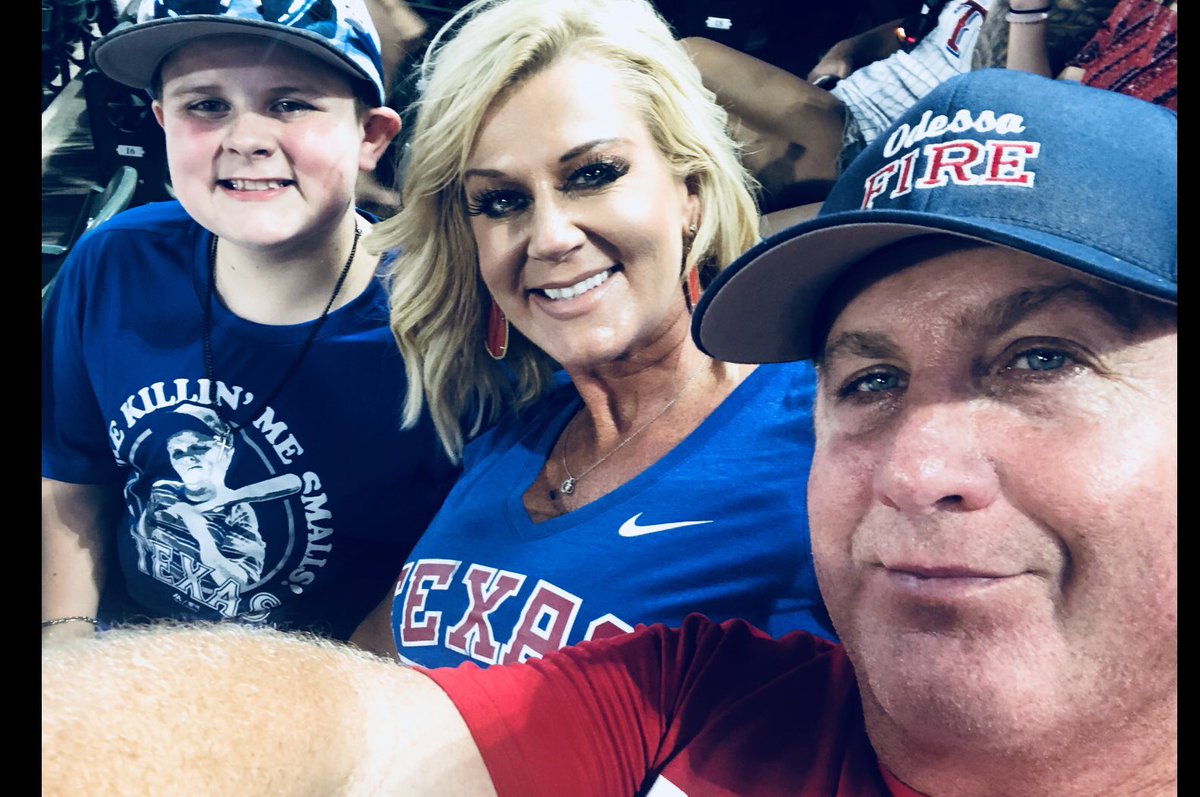 PomroyRobin's tweet photo. With my main two guys!!! Let’s go Rangers!!!
#HatsOff4Heroes https://t.co/TIhP22kFaI