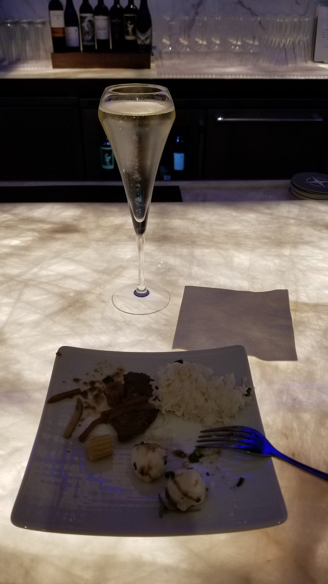 #DreamPolaris #PolarisLounge 

Enjoying dinner at the SFO Polaris Lounge before my trip down under.